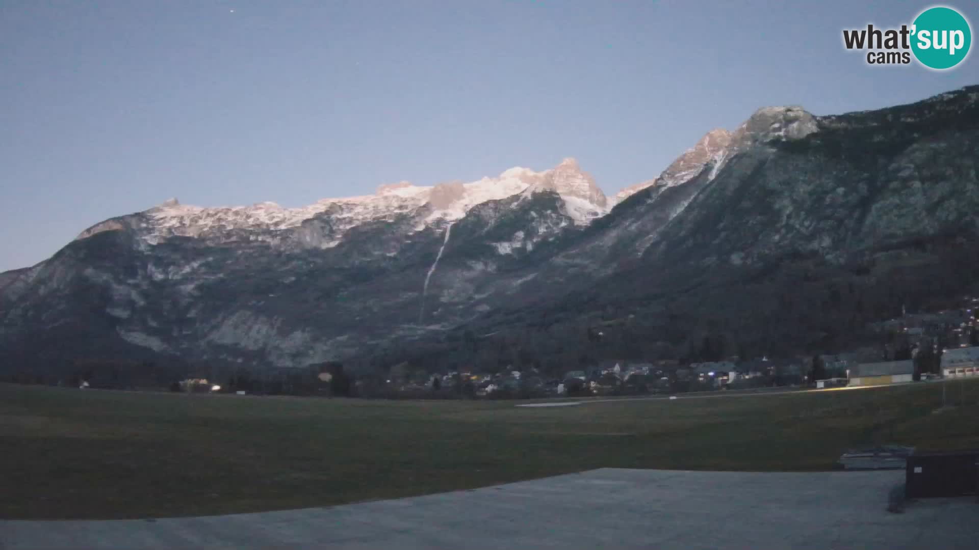 Live webcam Bovec airport – View to Kanin