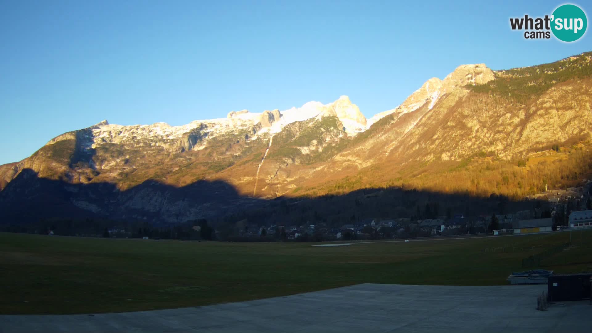 Live webcam Bovec airport – View to Kanin