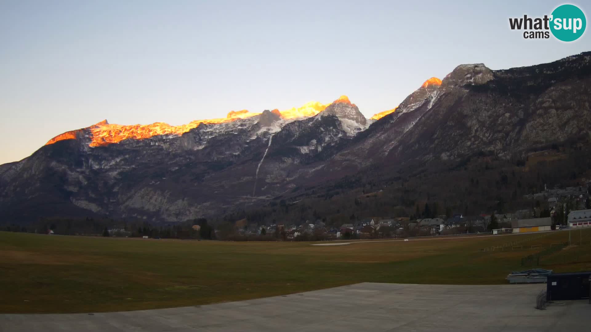 Live webcam Bovec airport – View to Kanin