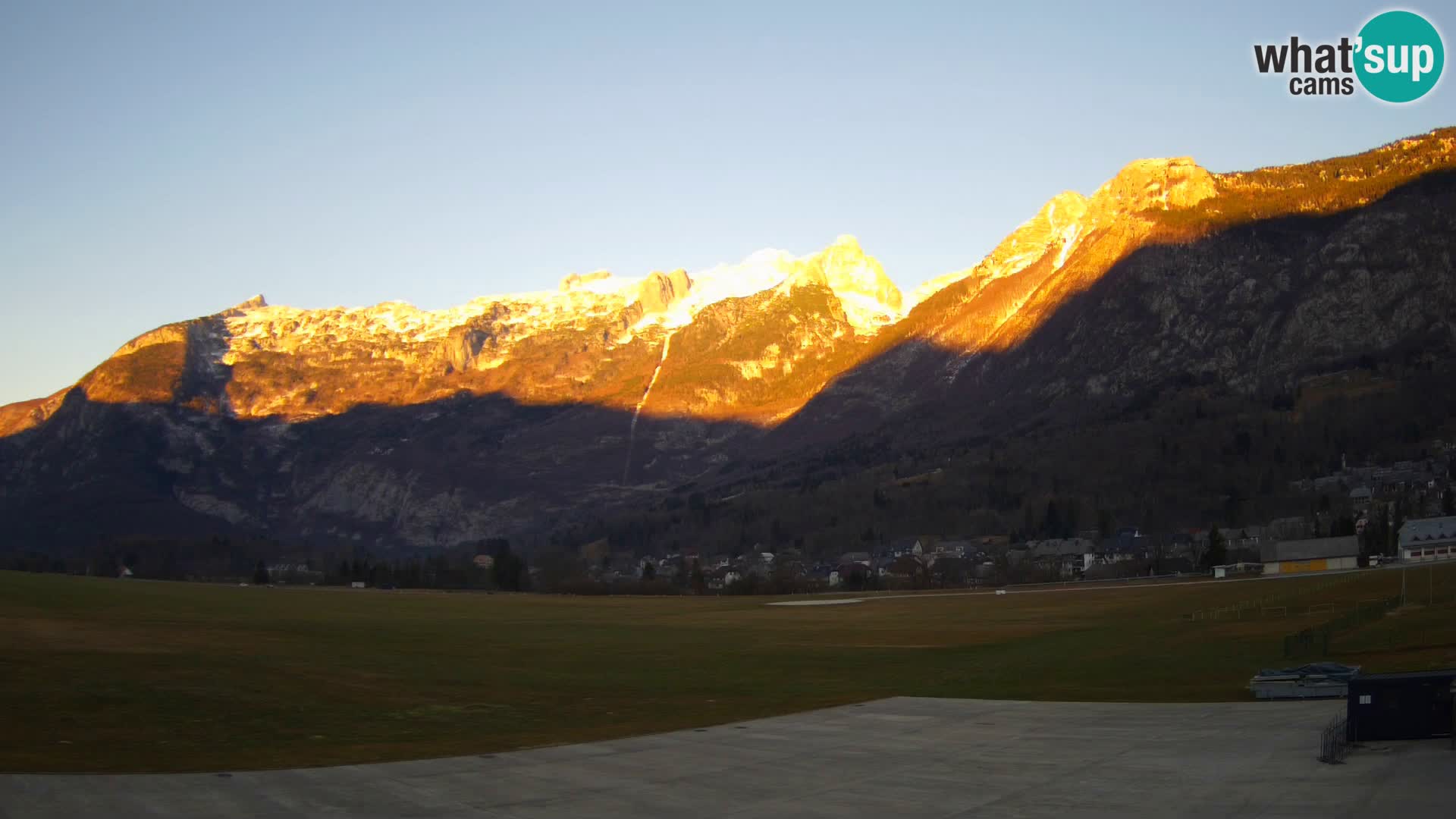 Spletna kamera letališče Bovec – pogled proti Kaninu