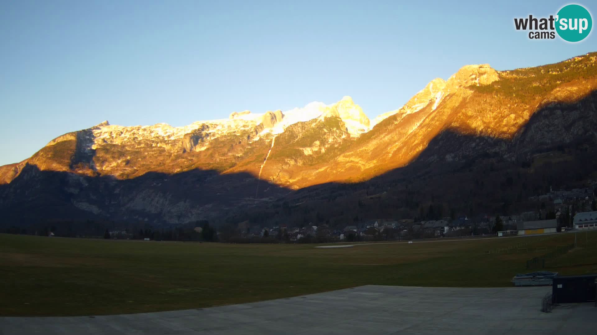 Live webcam Bovec airport – View to Kanin