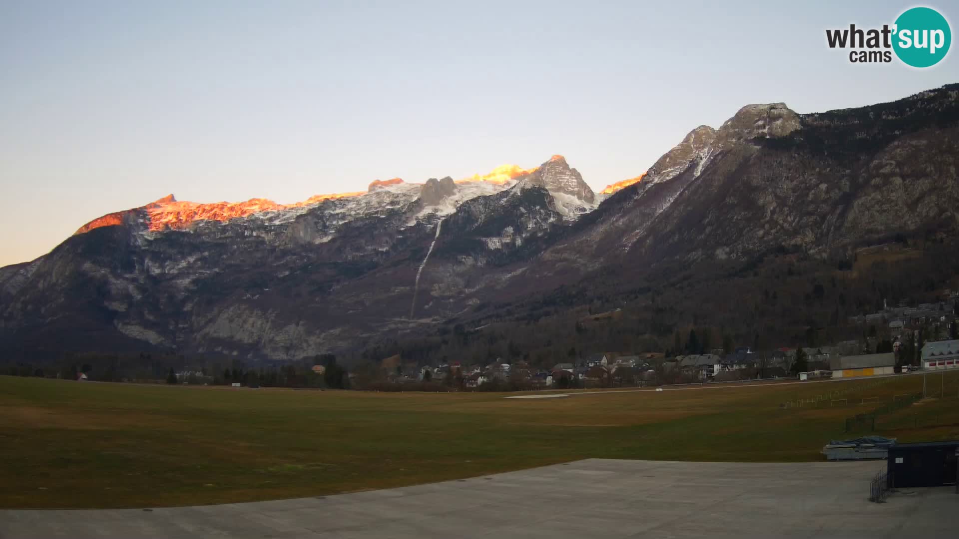 Live webcam Bovec airport – View to Kanin