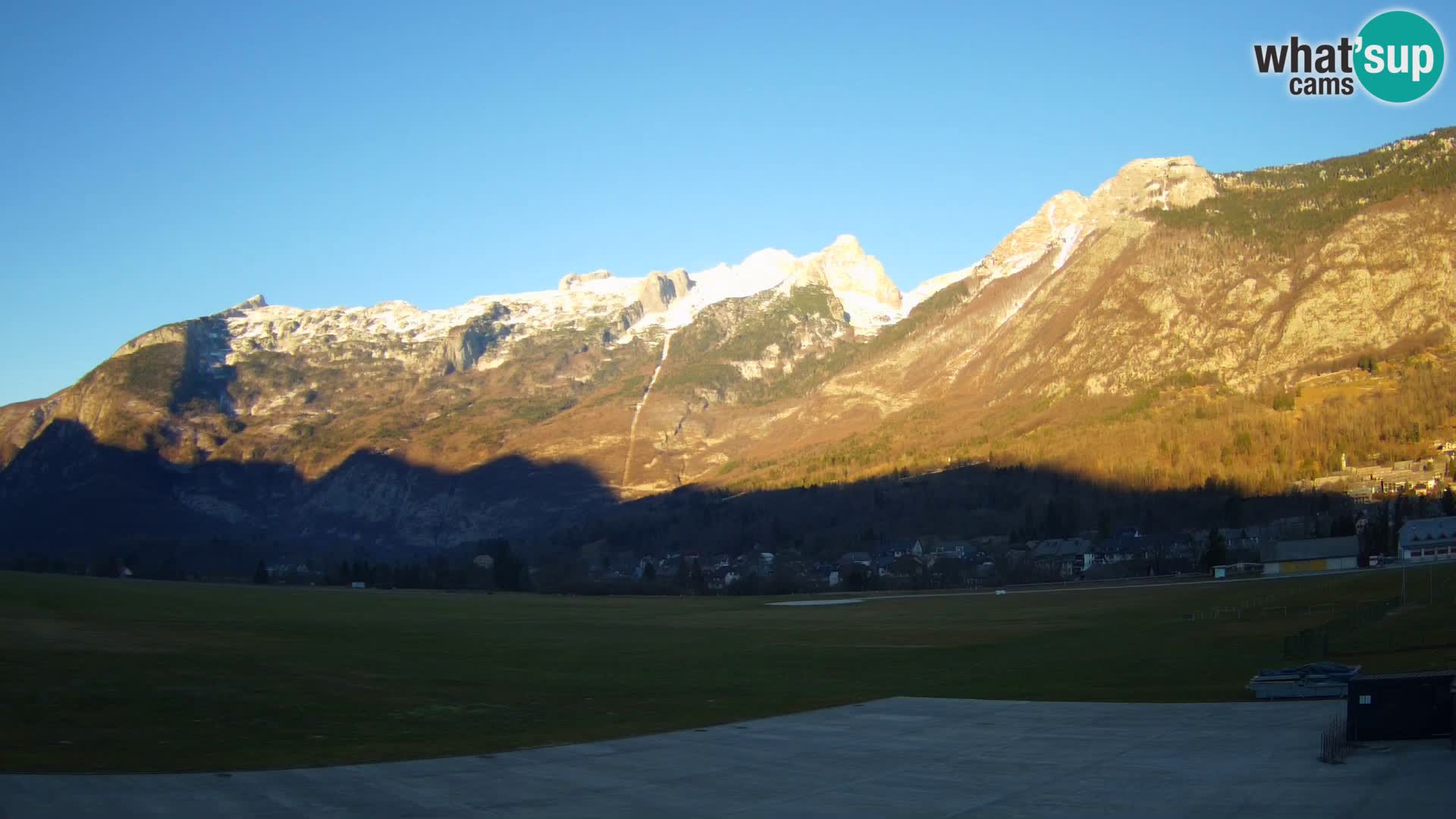 Live webcam Bovec airport – View to Kanin