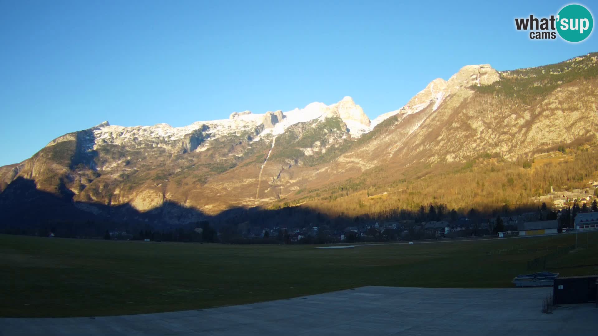 Cámara web en vivo Aeropuerto de Bovec – Vista a Kanin