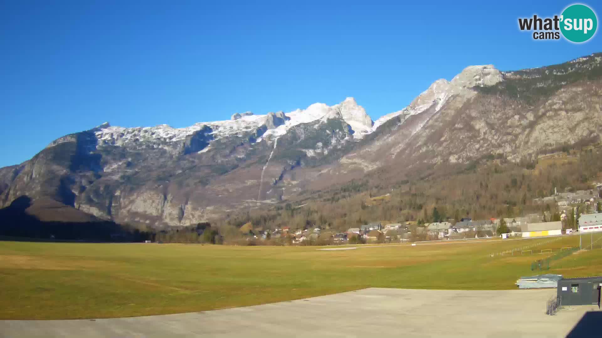 Live webcam Bovec airport – View to Kanin