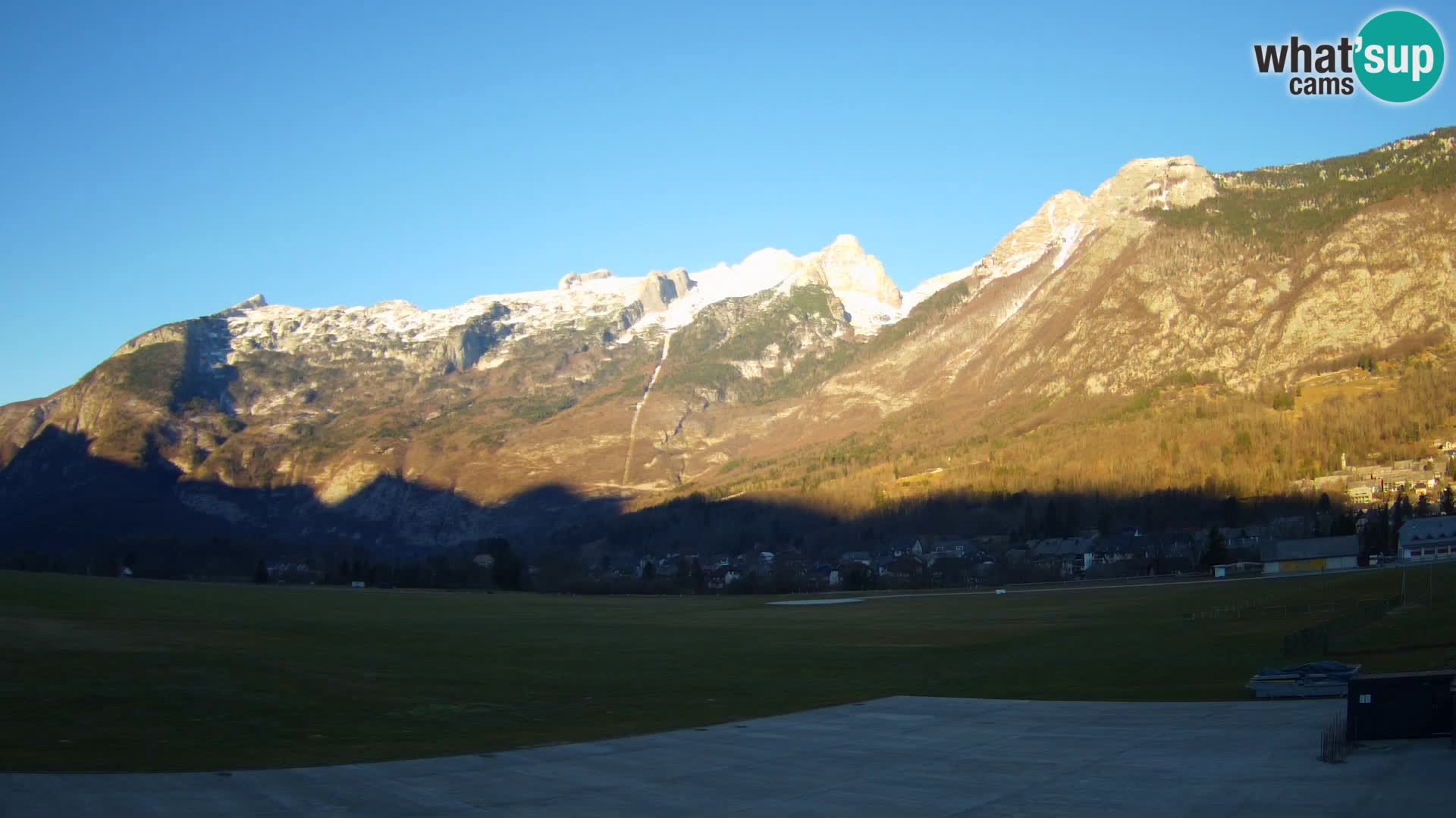 Live webcam Bovec airport – View to Kanin