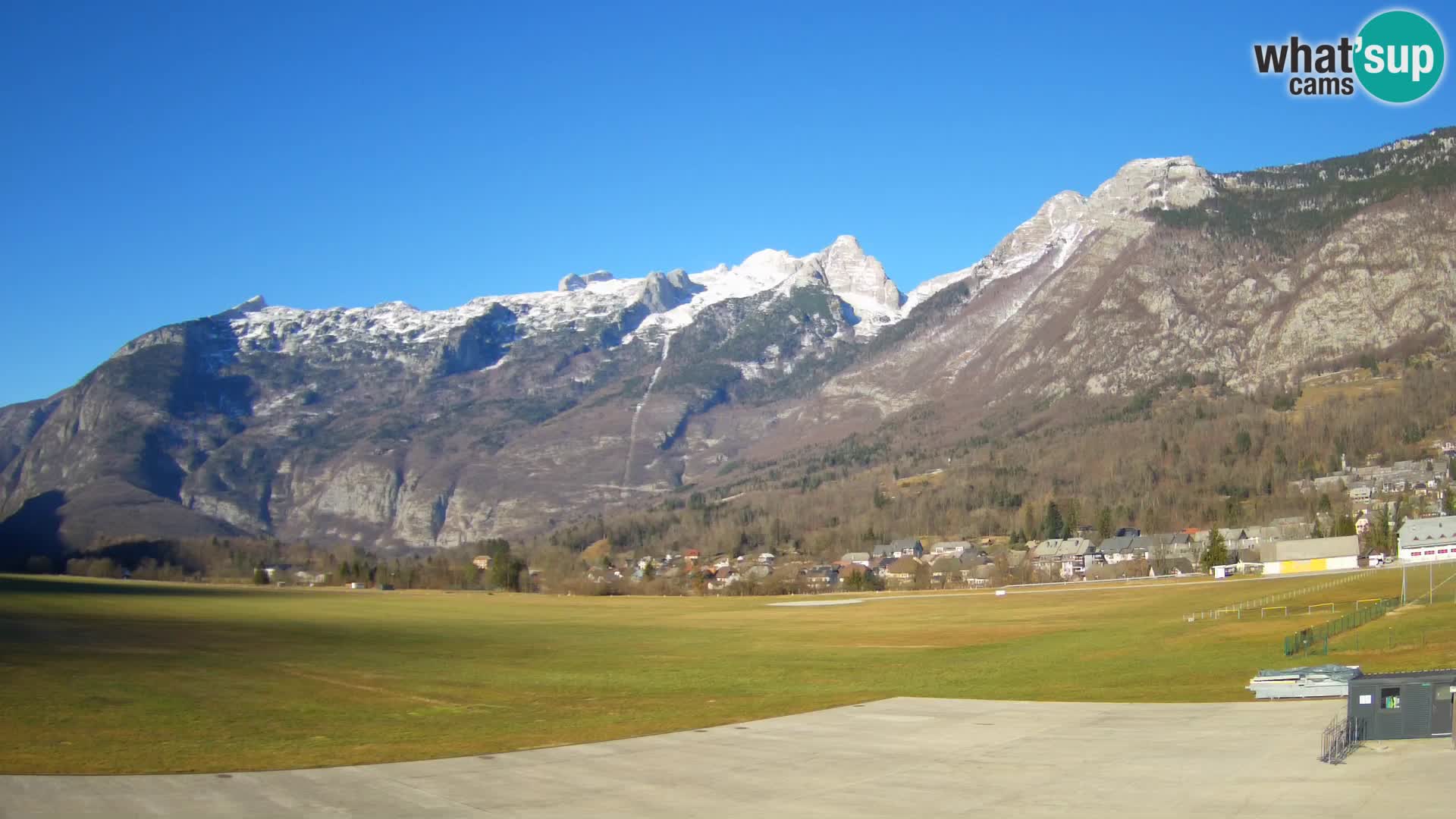 Webcam en direct Aéroport de Bovec – Vue sur Kanin