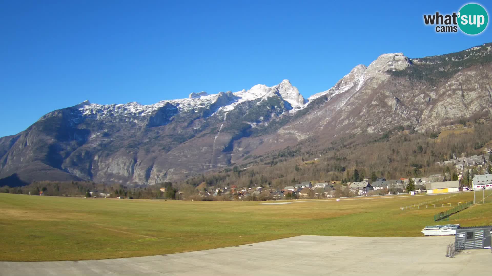 Live webcam Bovec airport – View to Kanin