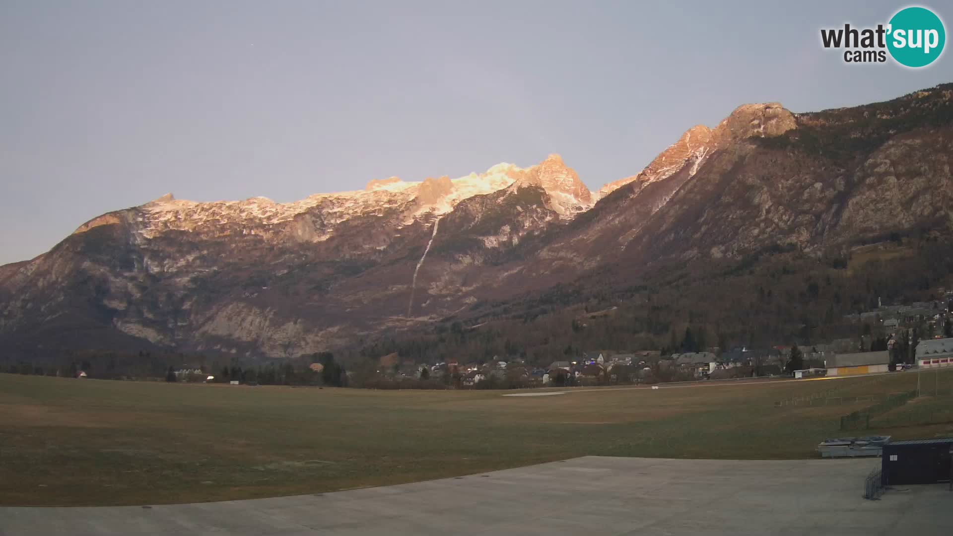 Webcam en direct Aéroport de Bovec – Vue sur Kanin