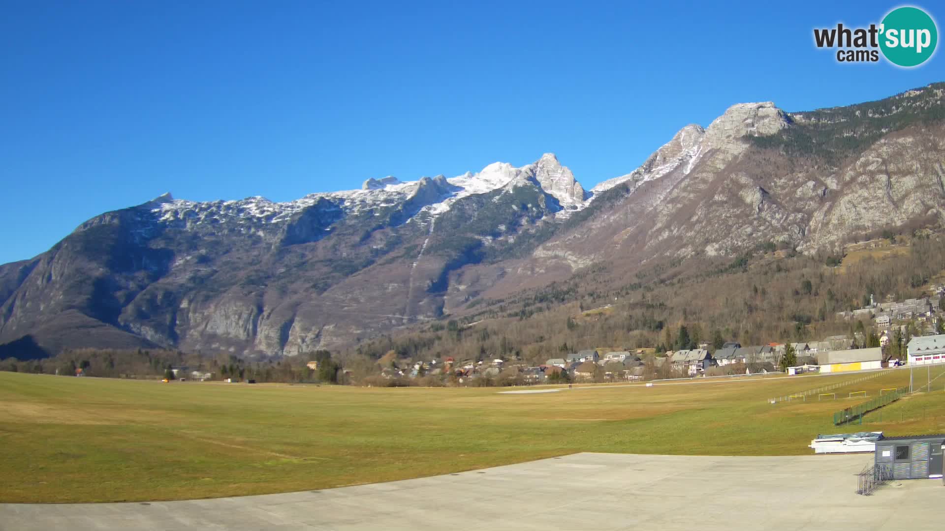 Live webcam Bovec airport – View to Kanin