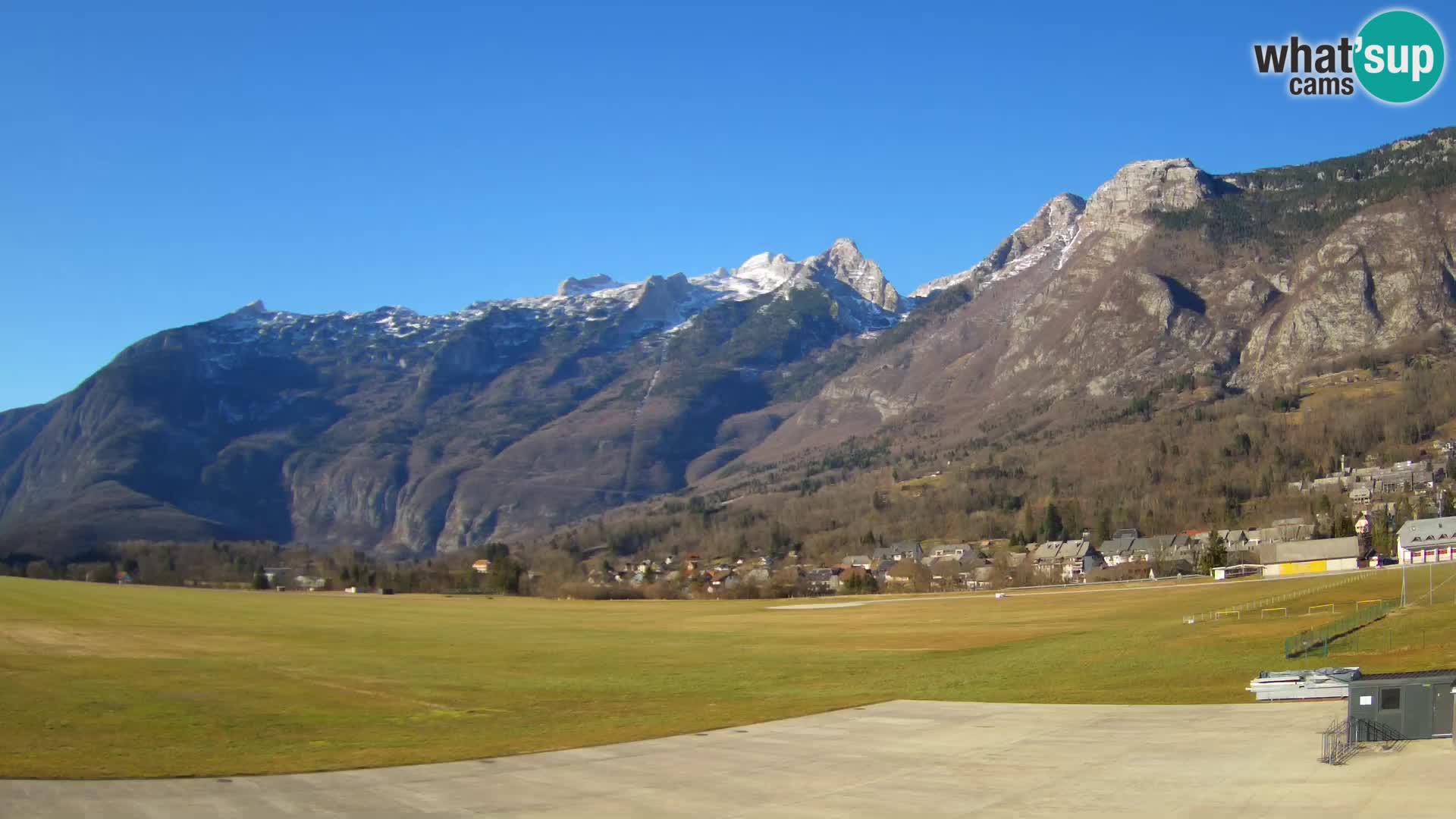 Live webcam Bovec airport – View to Kanin