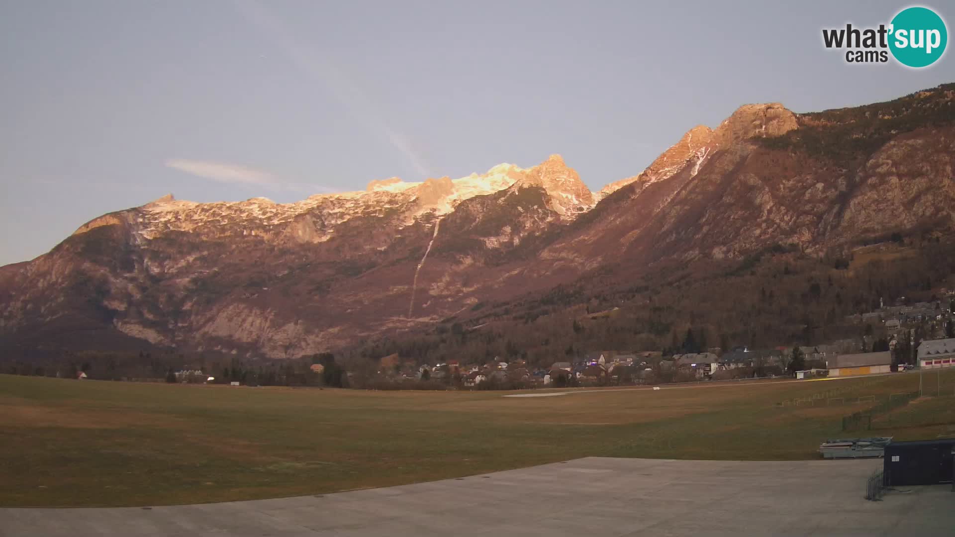 Live webcam Bovec airport – View to Kanin