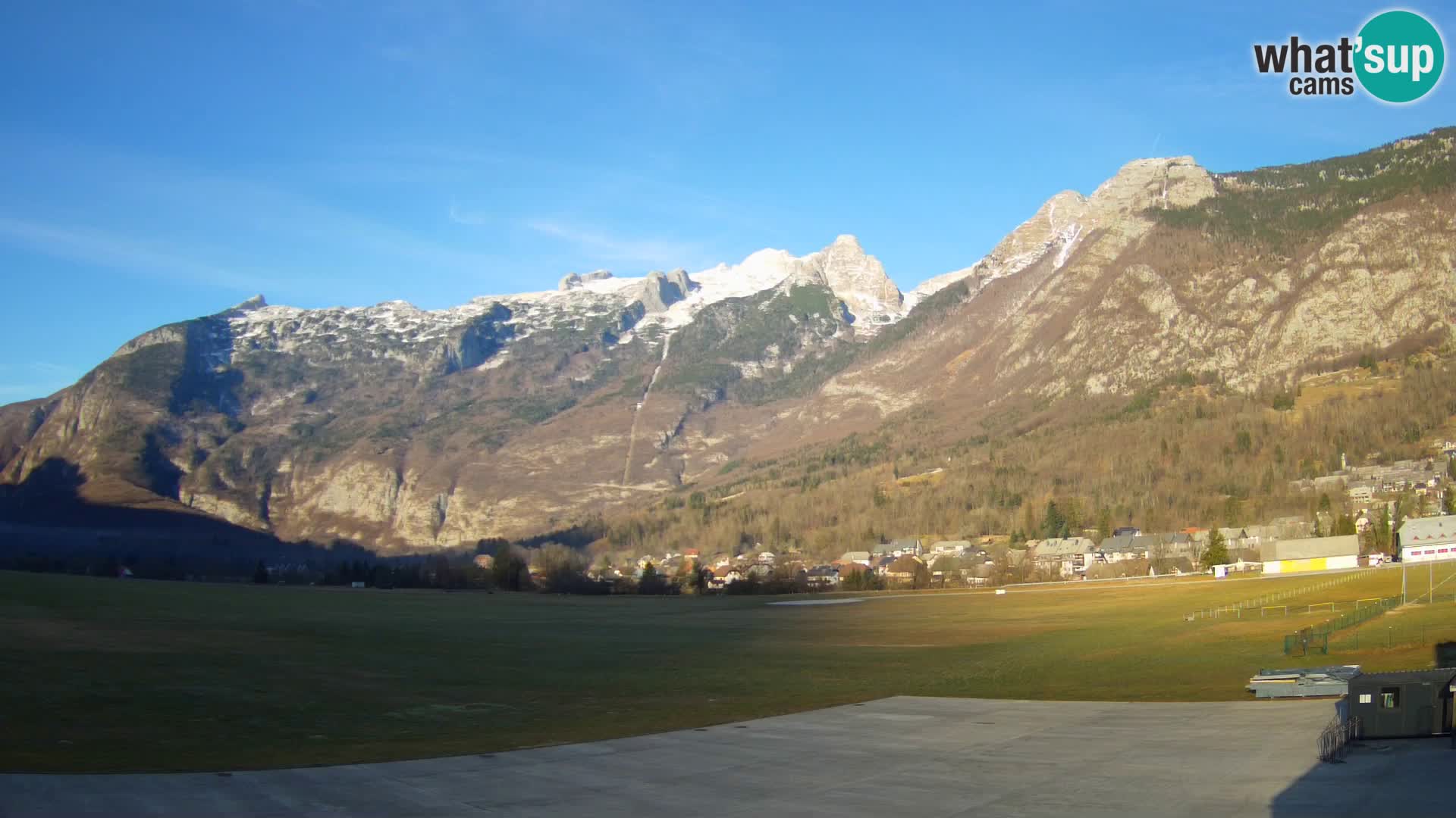 Live webcam Bovec airport – View to Kanin