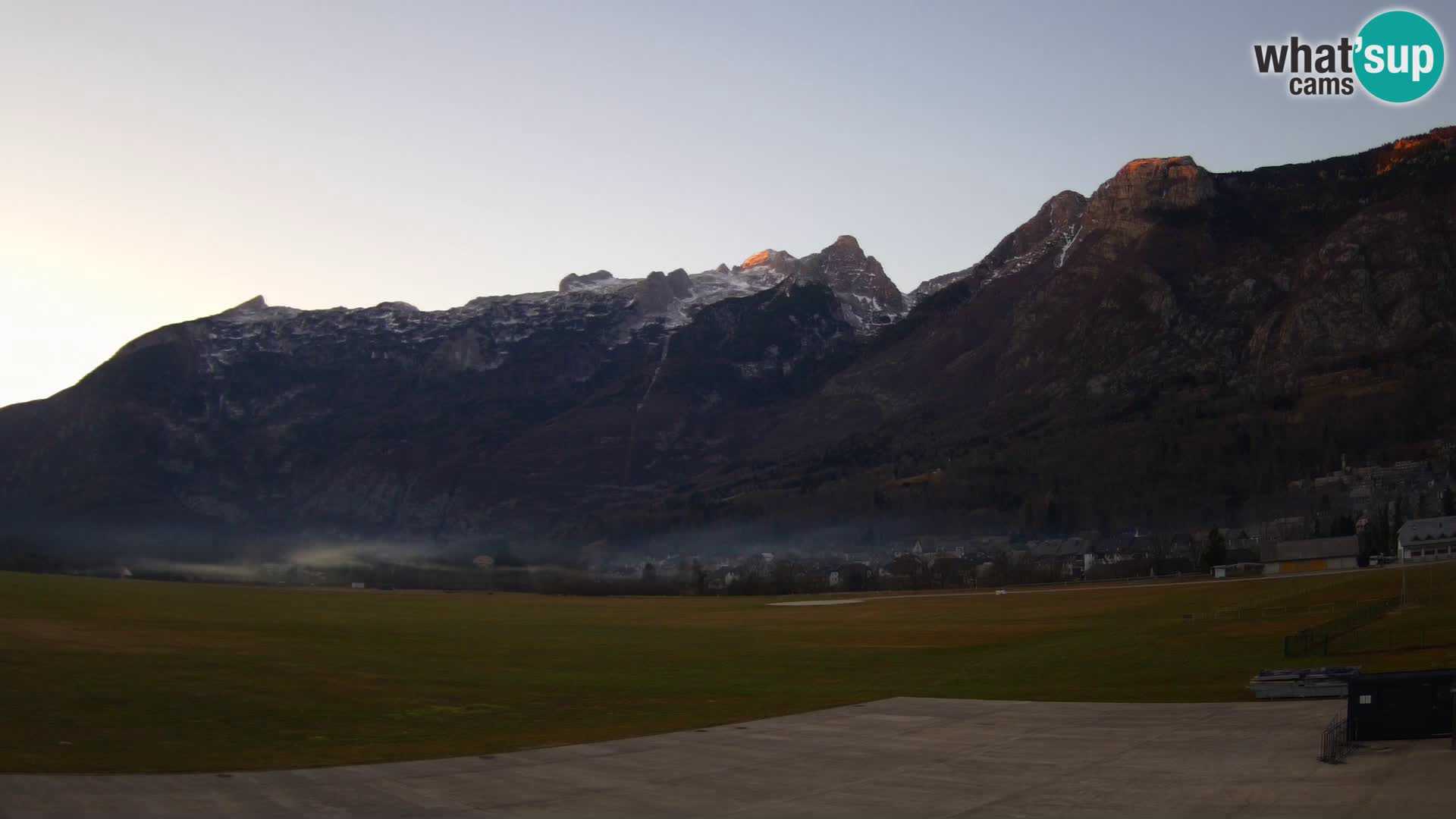 Live webcam Bovec airport – View to Kanin