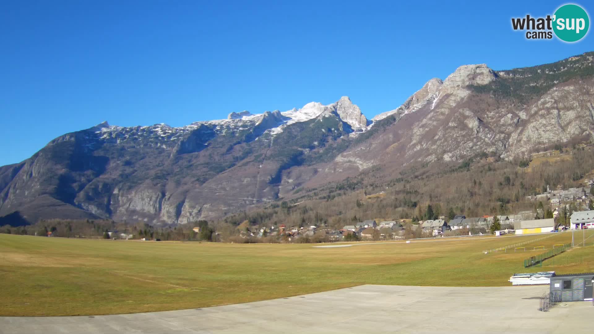 Spletna kamera letališče Bovec – pogled proti Kaninu