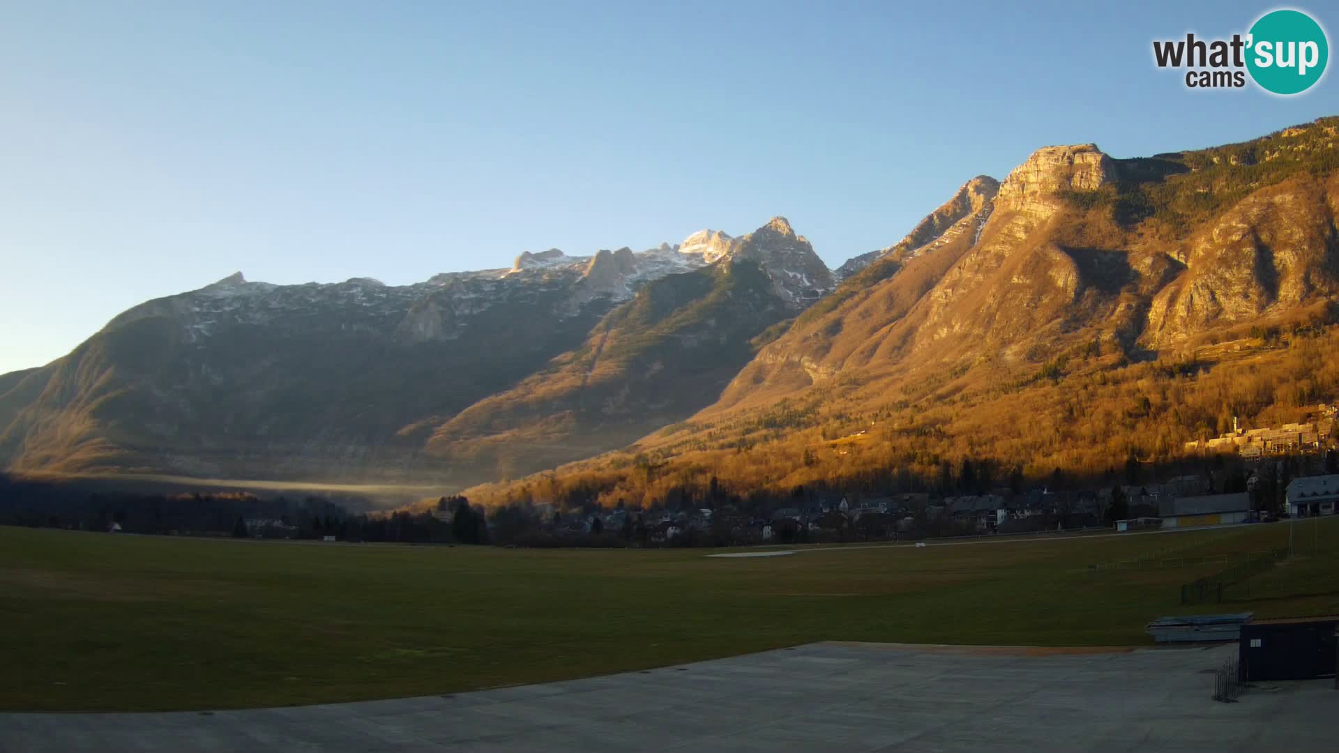 Live webcam Bovec airport – View to Kanin