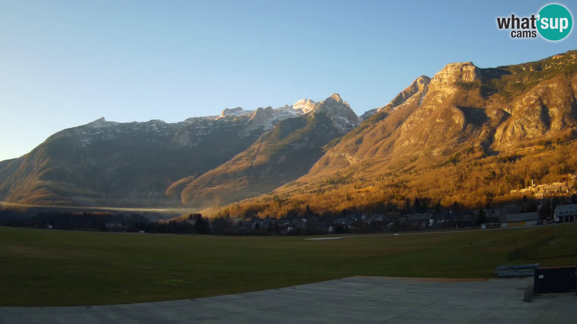 Live webcam Bovec airport – View to Kanin