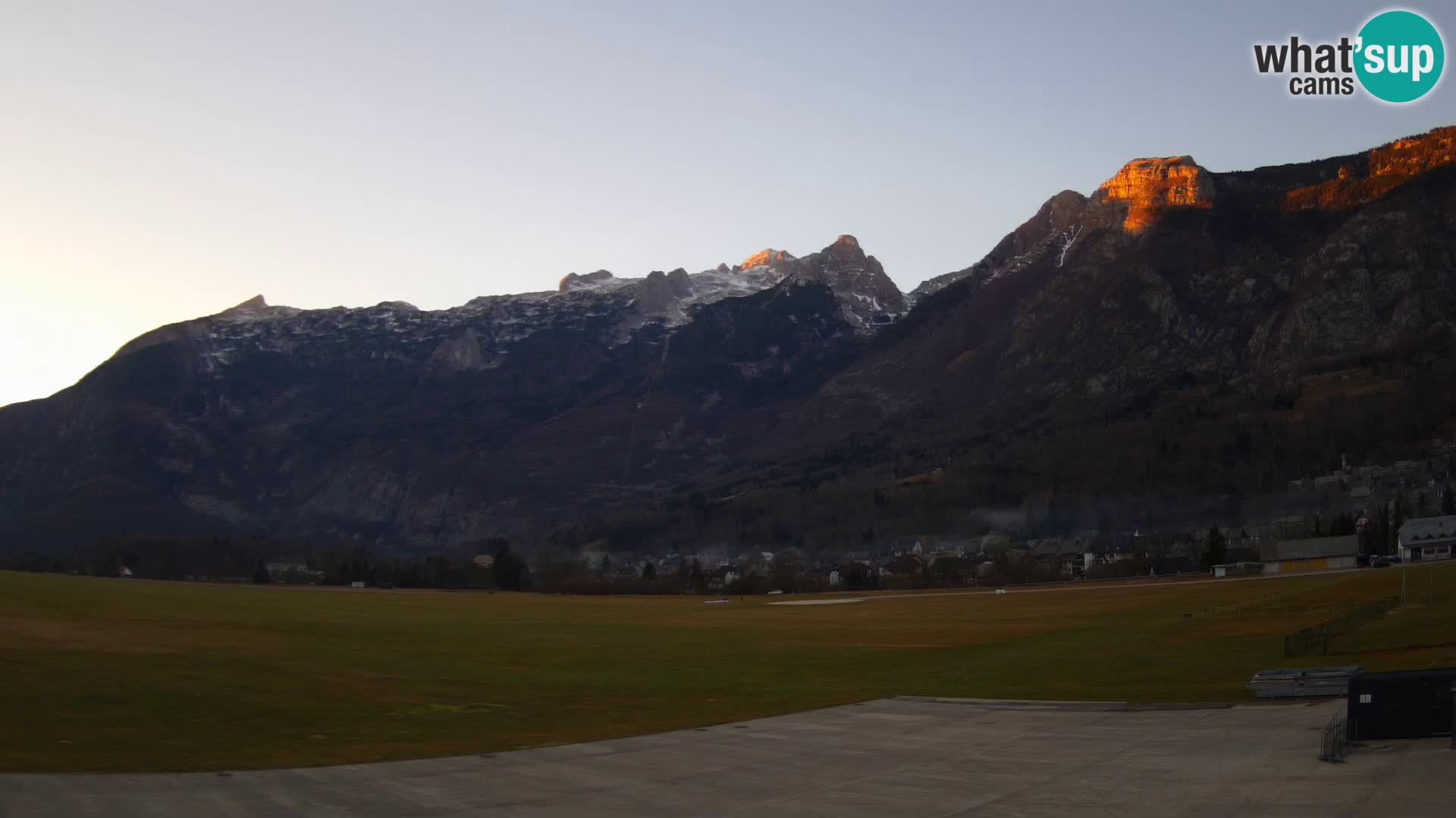 Cámara web en vivo Aeropuerto de Bovec – Vista a Kanin