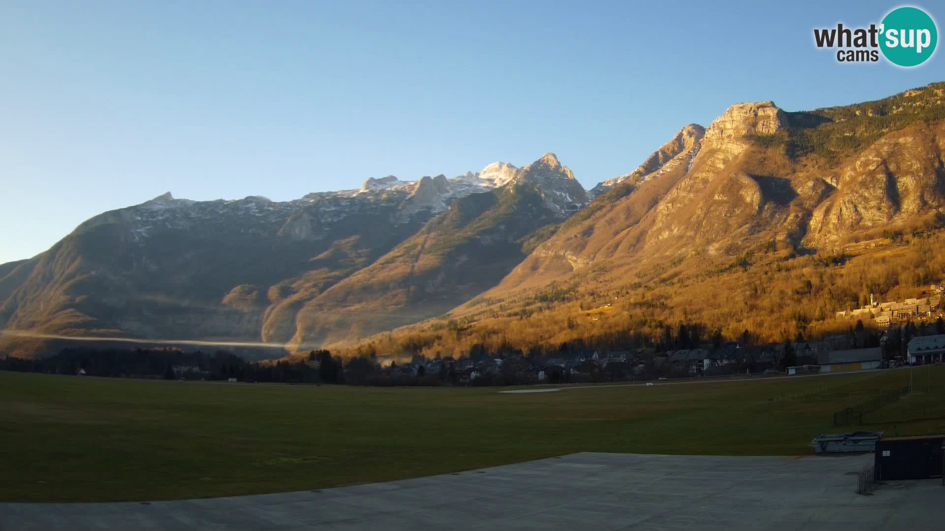 Cámara web en vivo Aeropuerto de Bovec – Vista a Kanin