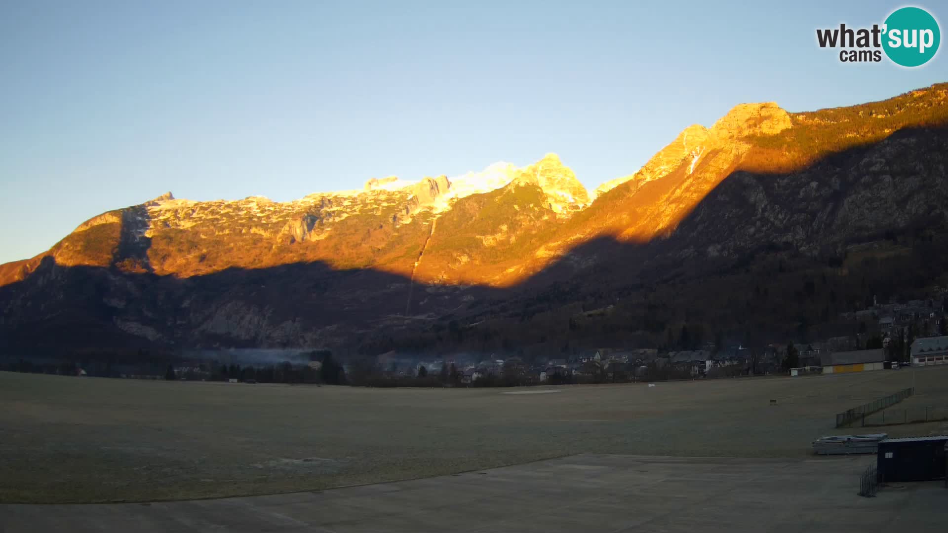 Spletna kamera letališče Bovec – pogled proti Kaninu