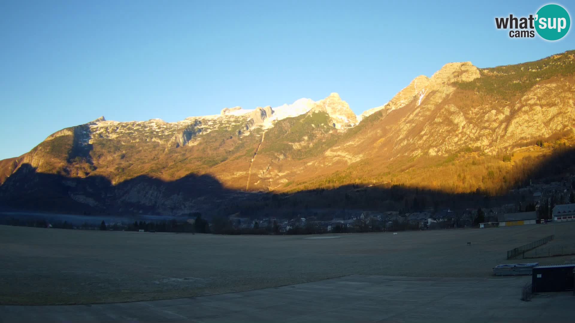 Cámara web en vivo Aeropuerto de Bovec – Vista a Kanin