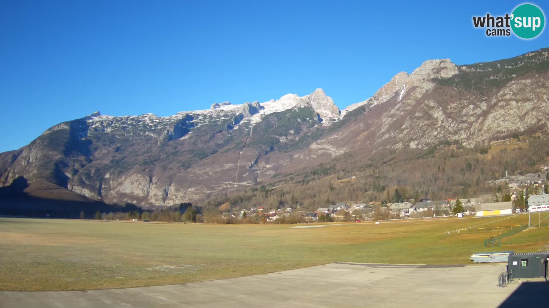 Spletna kamera letališče Bovec – pogled proti Kaninu