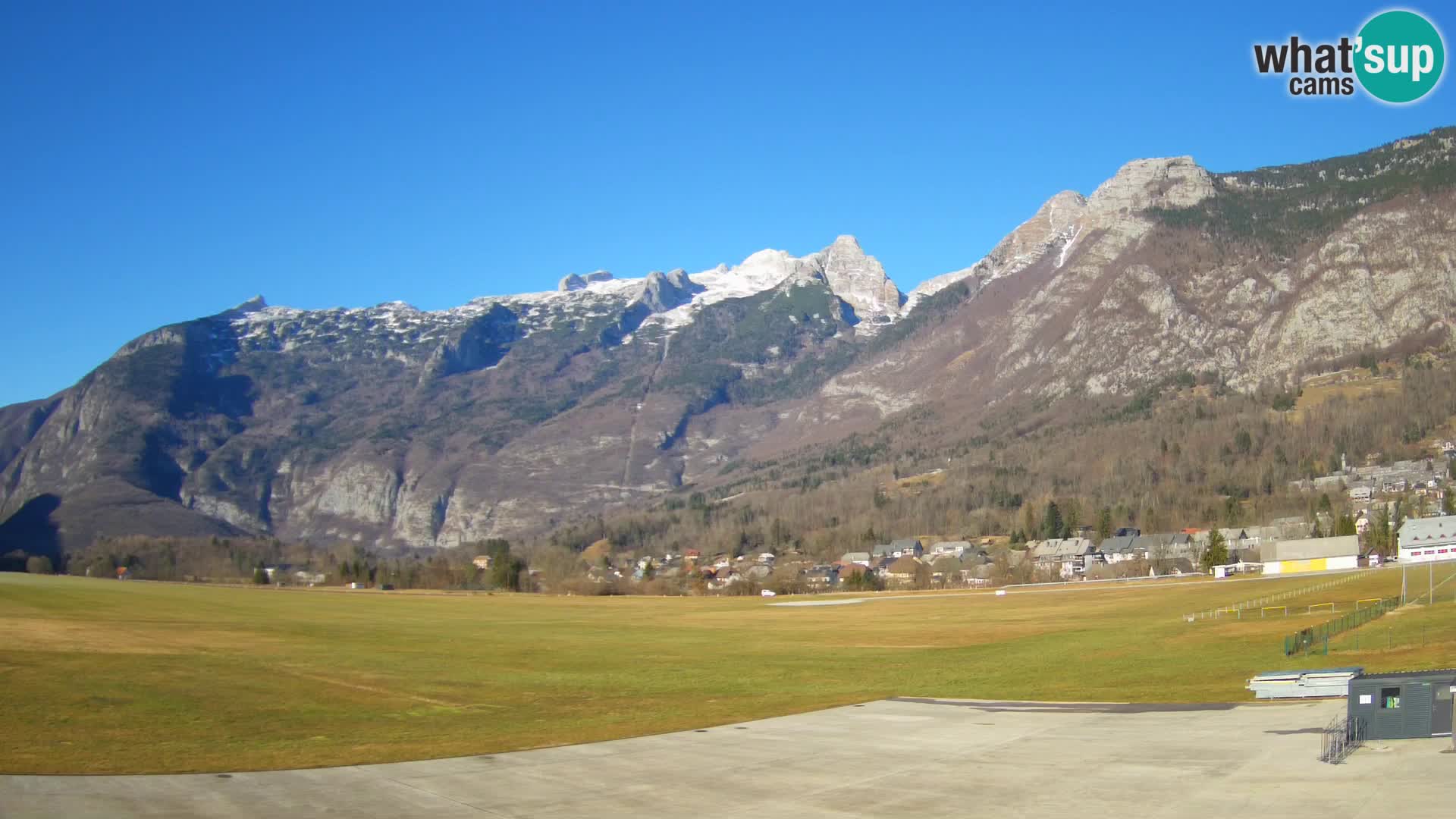 Spletna kamera letališče Bovec – pogled proti Kaninu