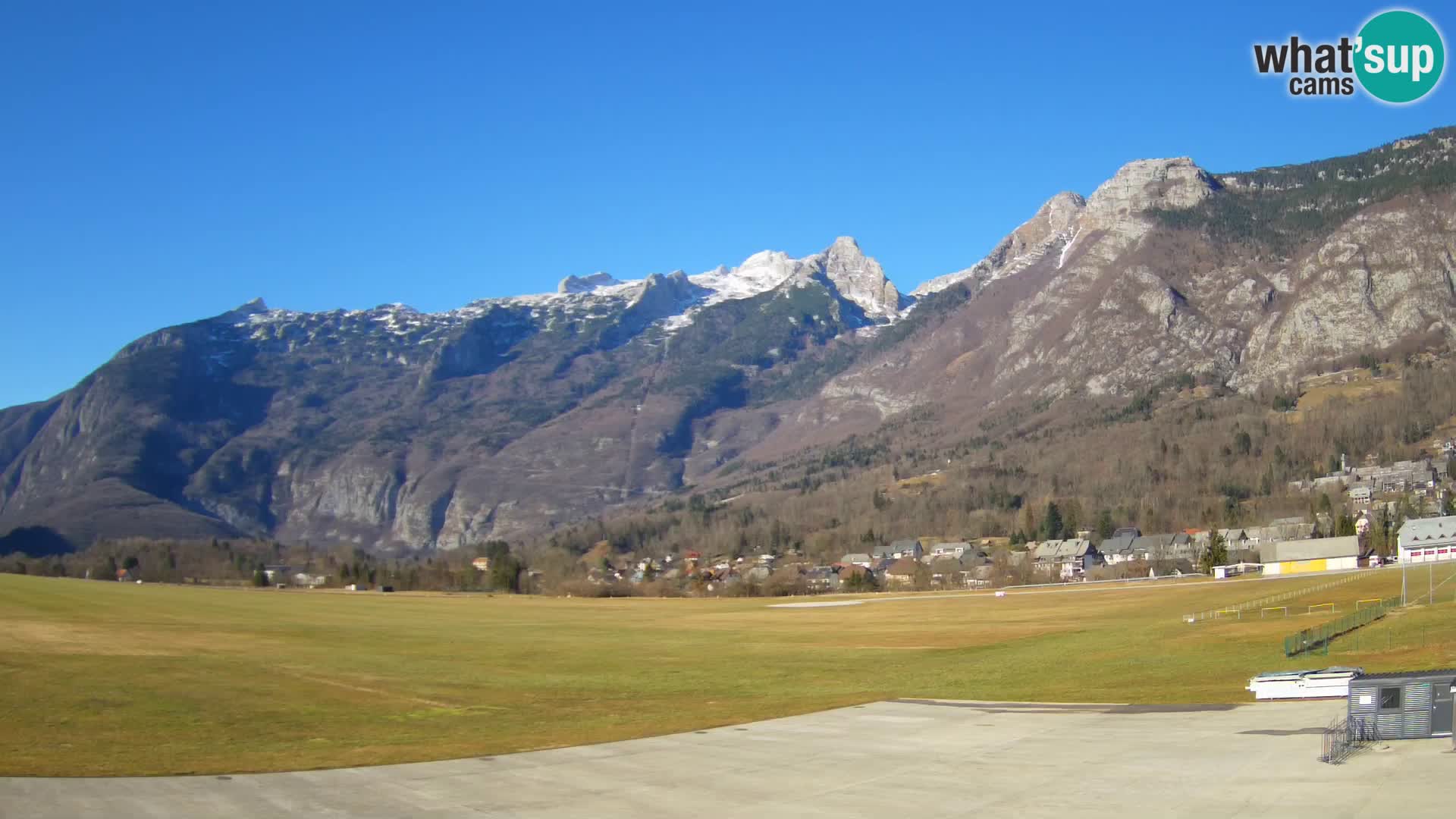 Spletna kamera letališče Bovec – pogled proti Kaninu