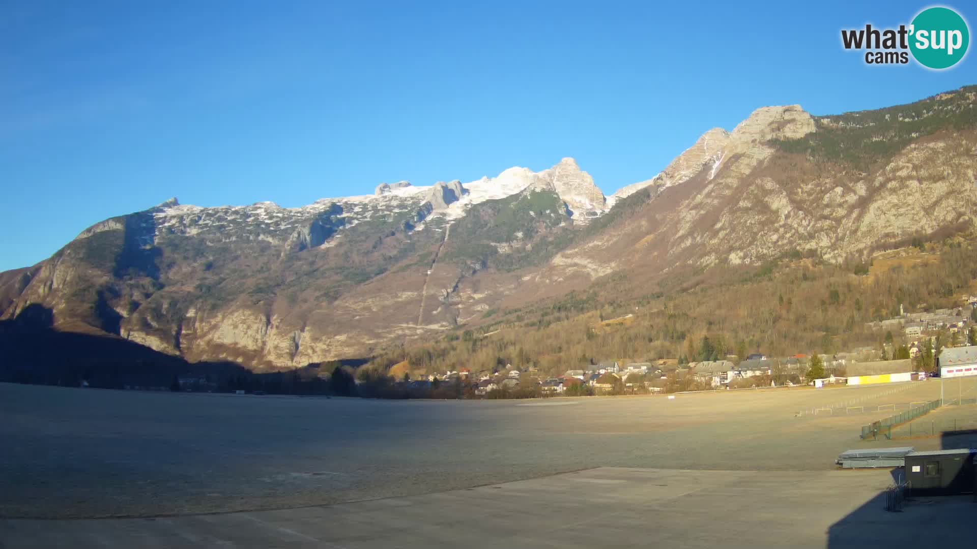 Webcam en direct Aéroport de Bovec – Vue sur Kanin