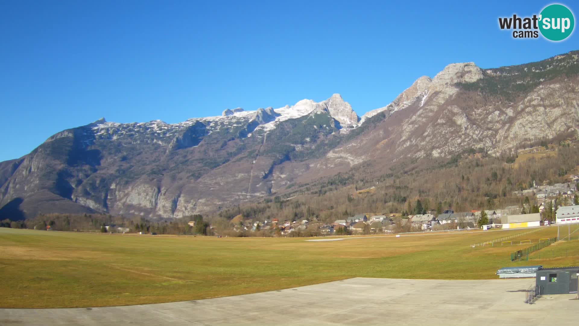 Webcam en direct Aéroport de Bovec – Vue sur Kanin