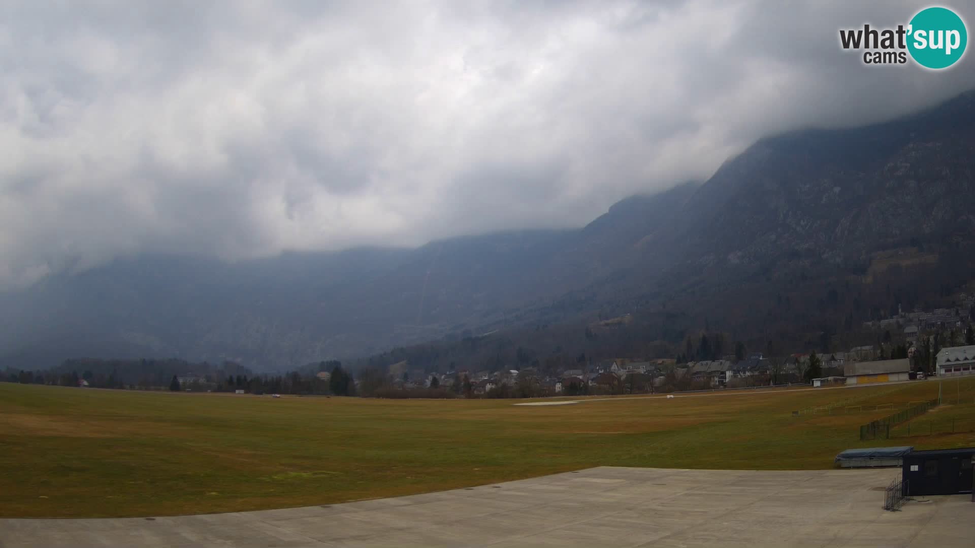 Cámara web en vivo Aeropuerto de Bovec – Vista a Kanin