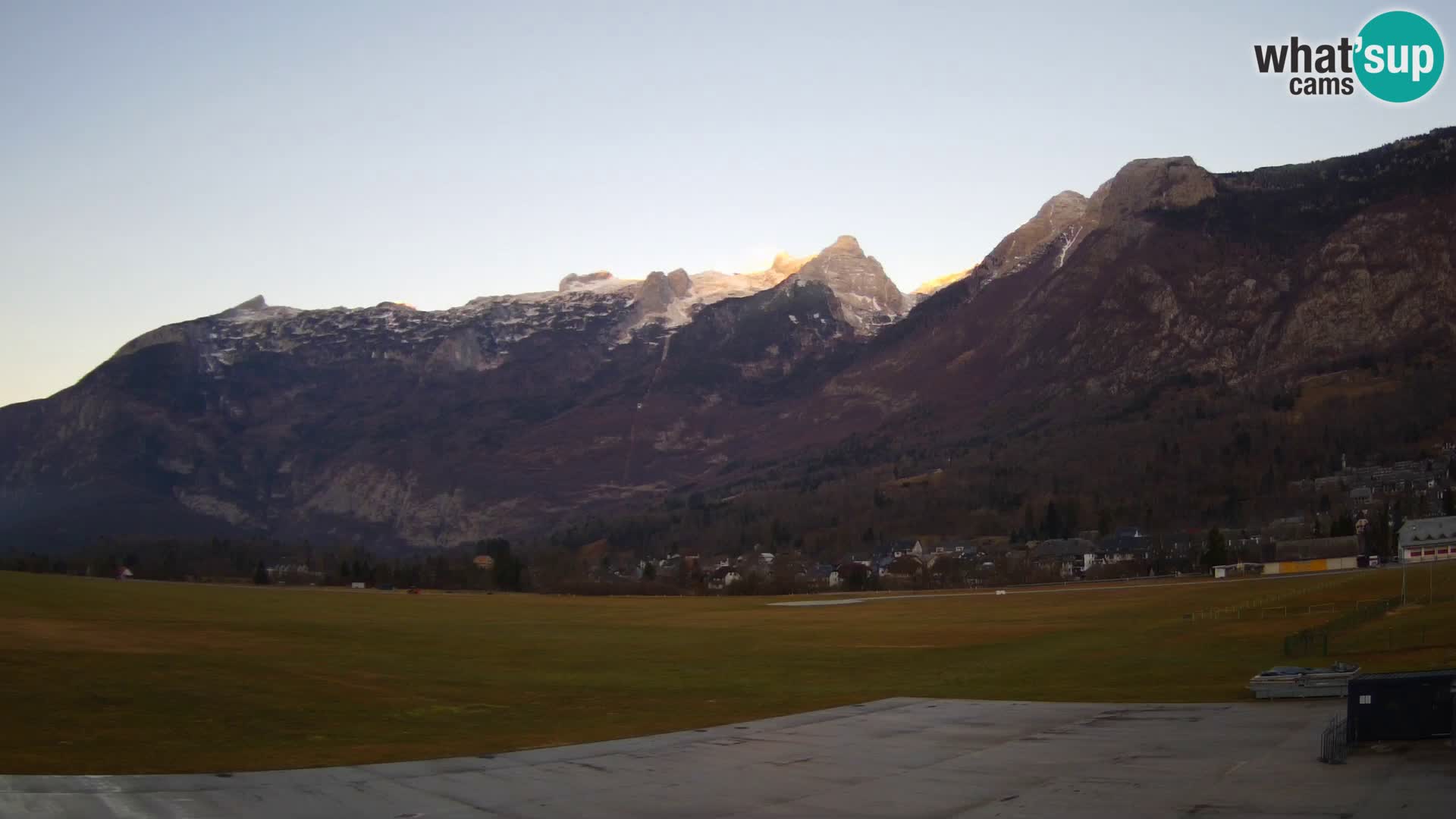 Live webcam Bovec airport – View to Kanin