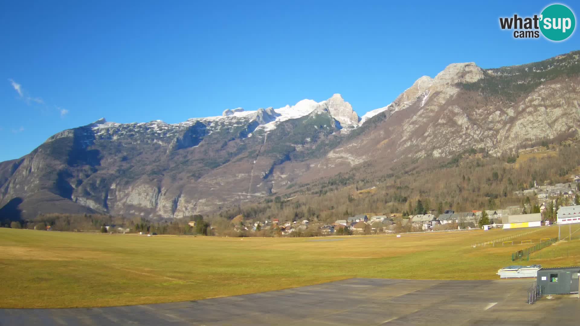 Web kamera uživo Zračna luka Bovec – Pogled na Kanin