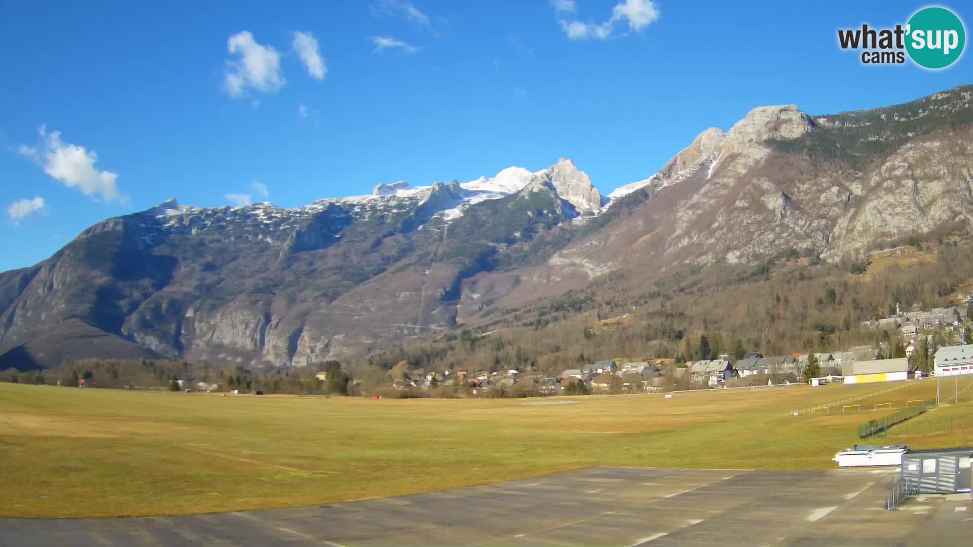 Live webcam Bovec airport – View to Kanin