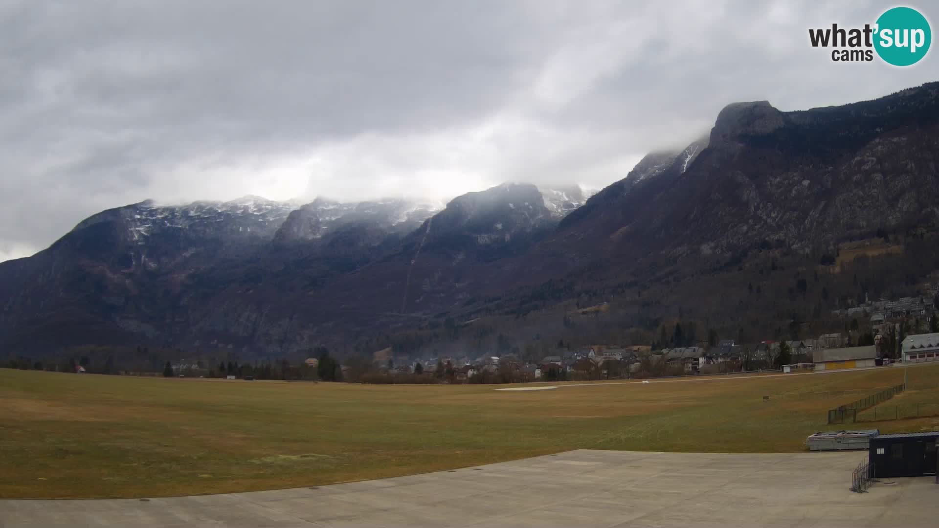 Webcam en direct Aéroport de Bovec – Vue sur Kanin