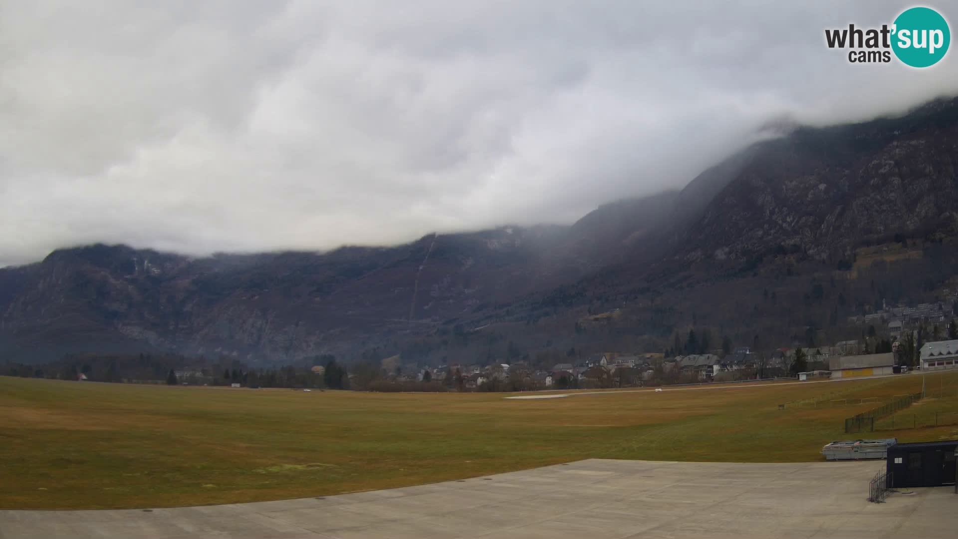 Webcam en direct Aéroport de Bovec – Vue sur Kanin