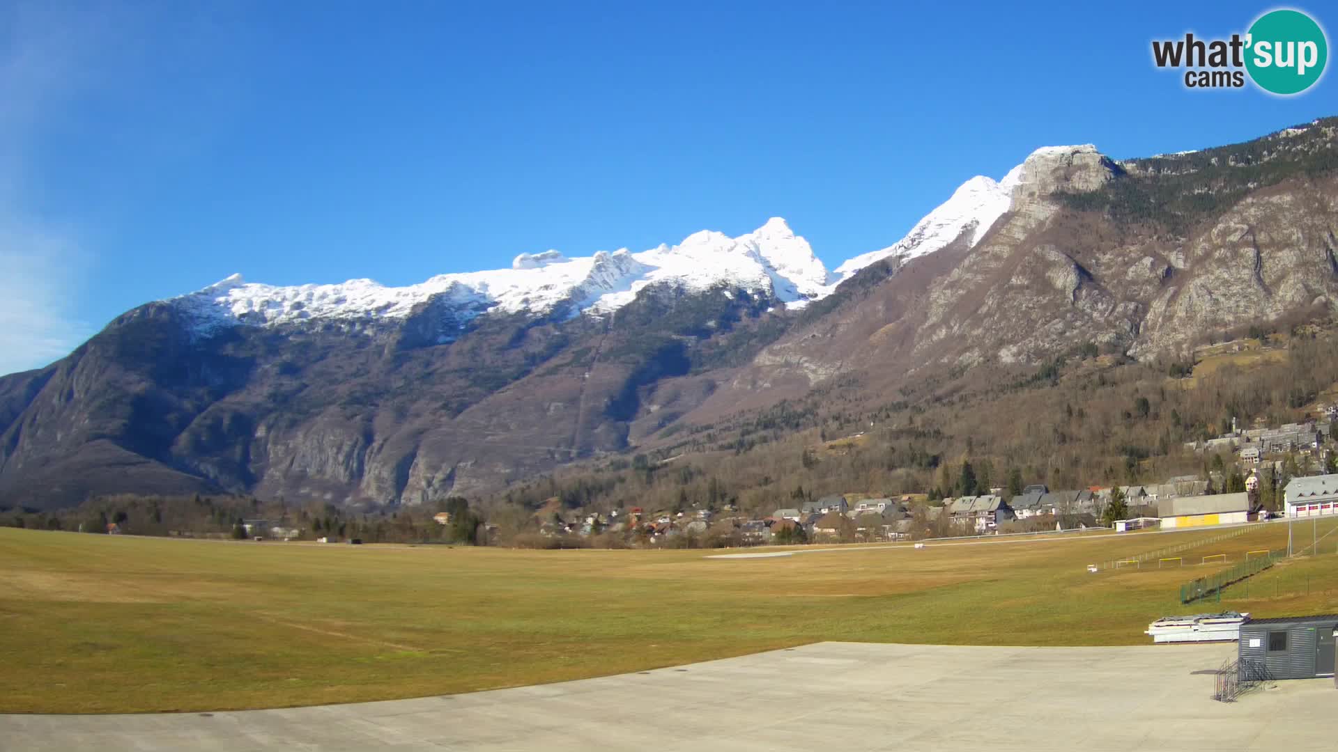 Cámara web en vivo Aeropuerto de Bovec – Vista a Kanin