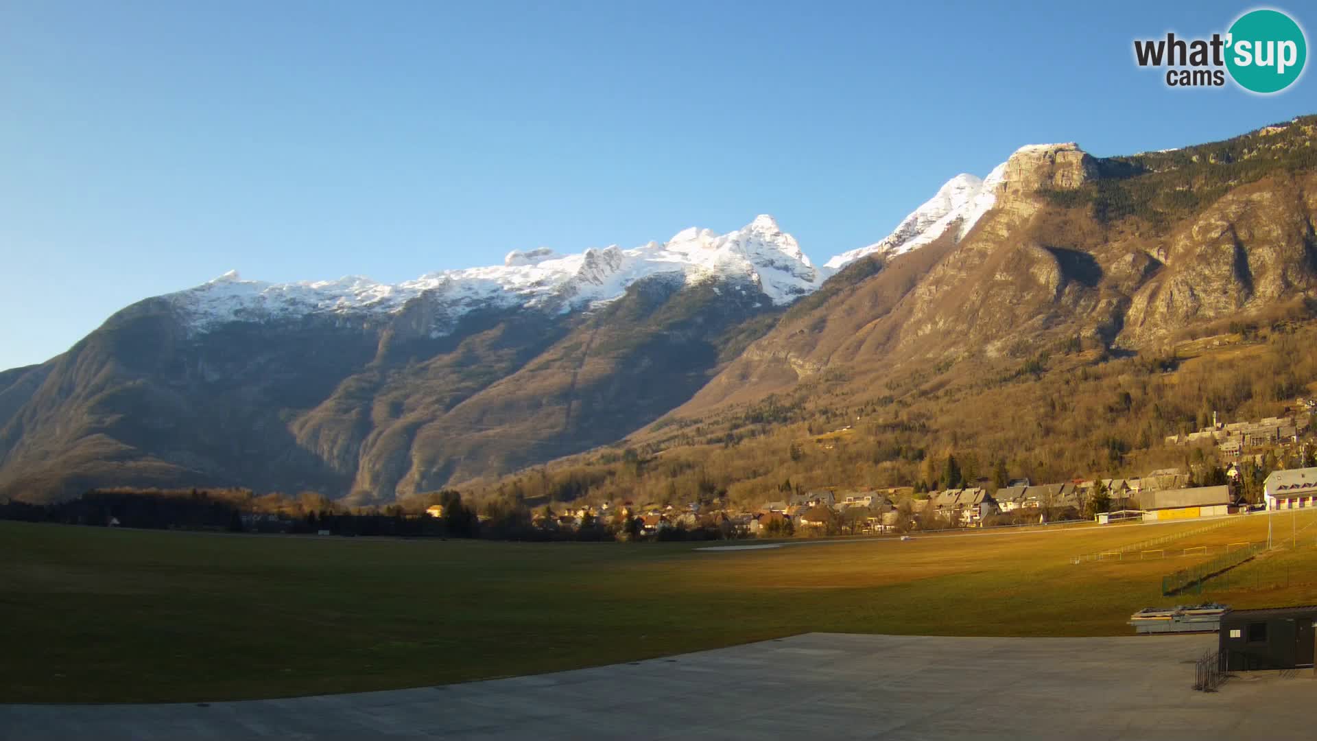 Live webcam Bovec airport – View to Kanin