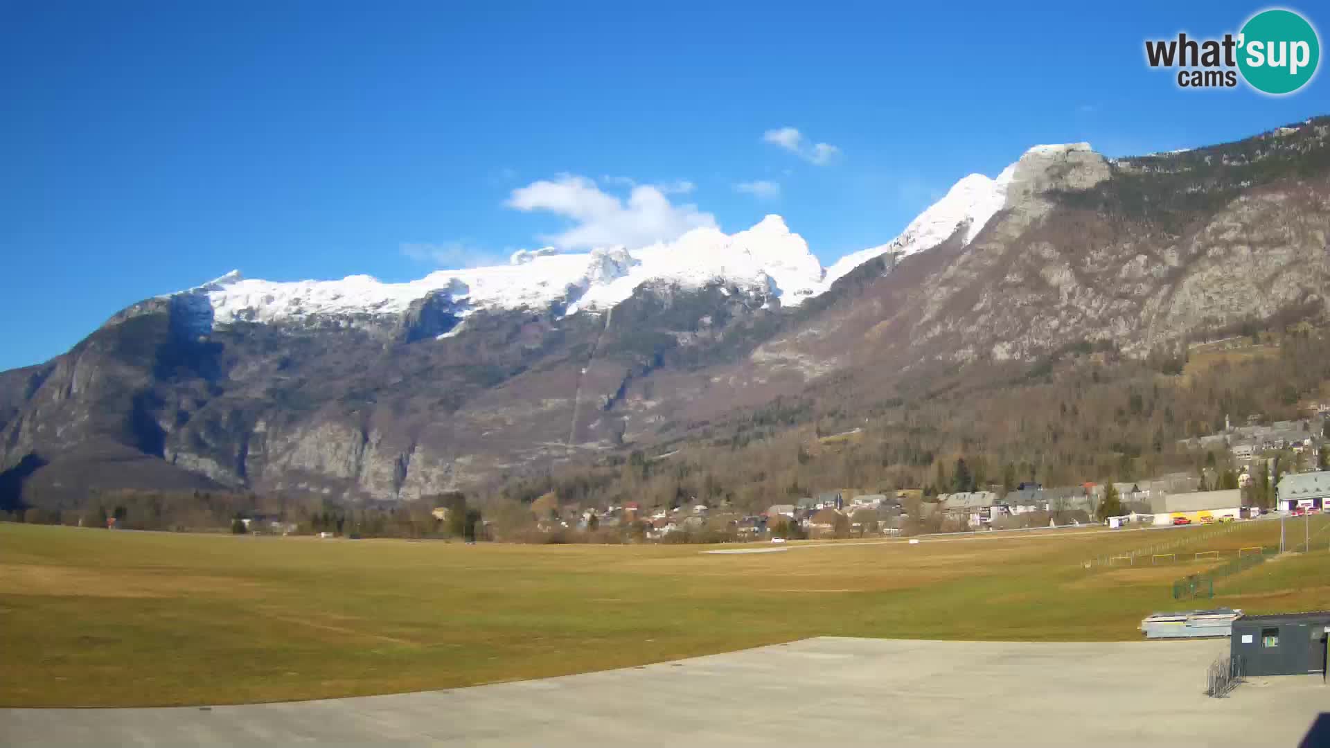 Live webcam Bovec airport – View to Kanin