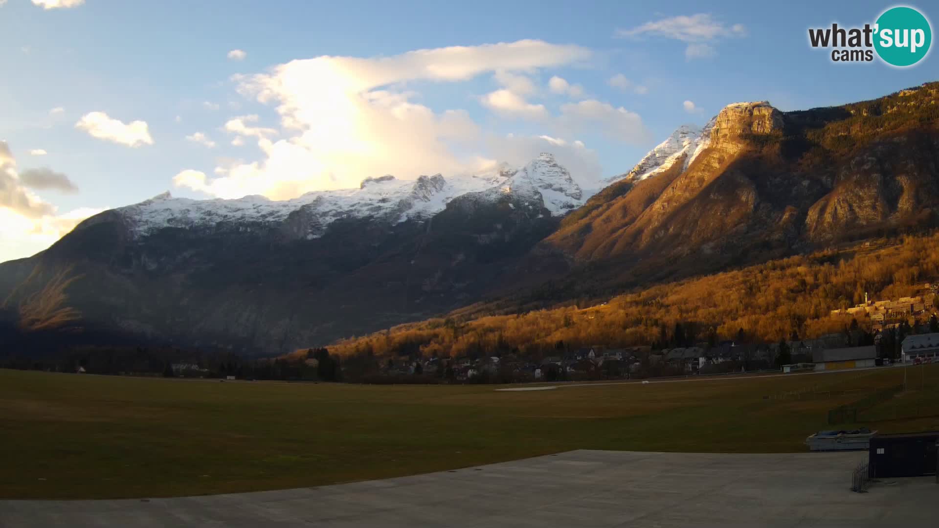 Live webcam Bovec airport – View to Kanin