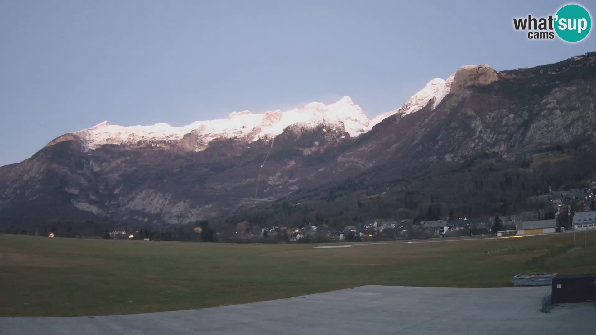 Live webcam Bovec airport – View to Kanin