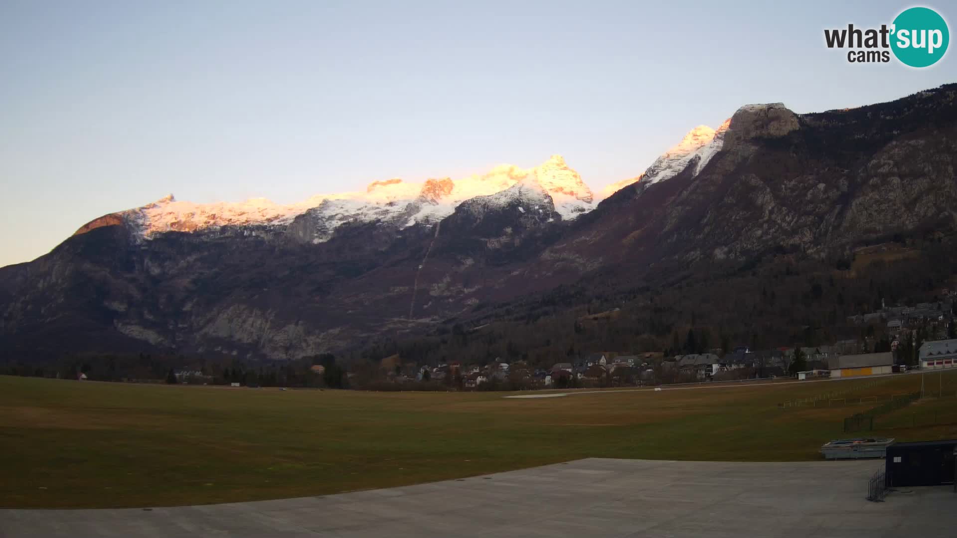 Live webcam Bovec airport – View to Kanin