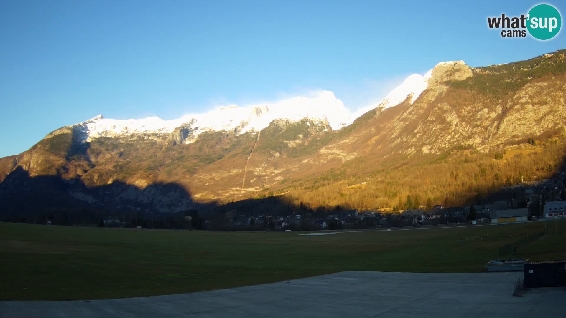 Live webcam Bovec airport – View to Kanin