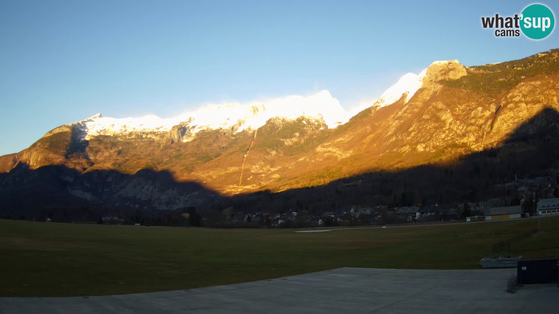 Live webcam Bovec airport – View to Kanin