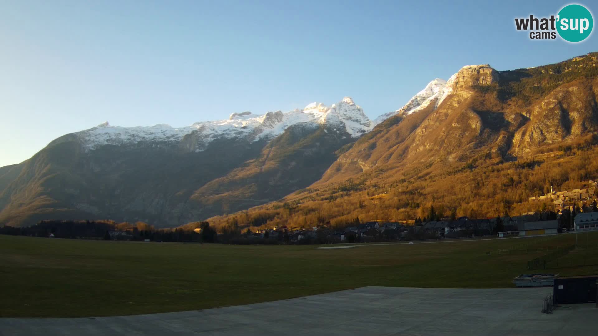 Live webcam Bovec airport – View to Kanin