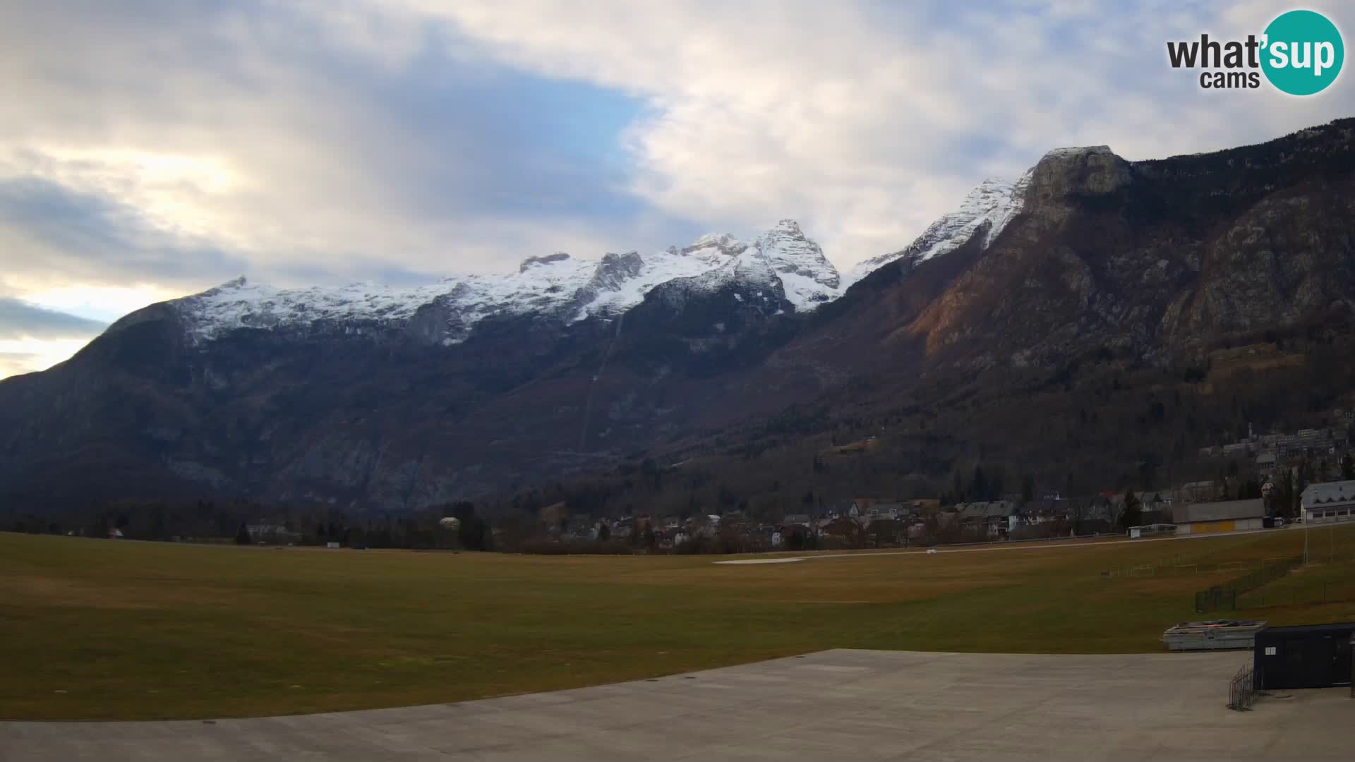 Live webcam Bovec airport – View to Kanin