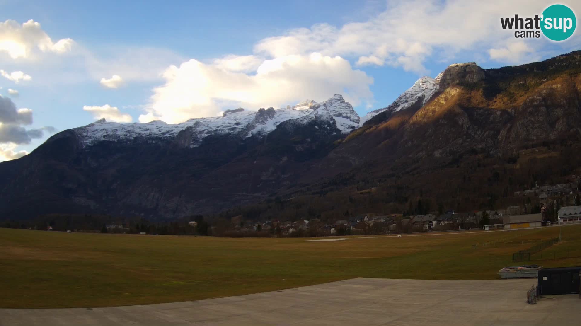 Live webcam Bovec airport – View to Kanin