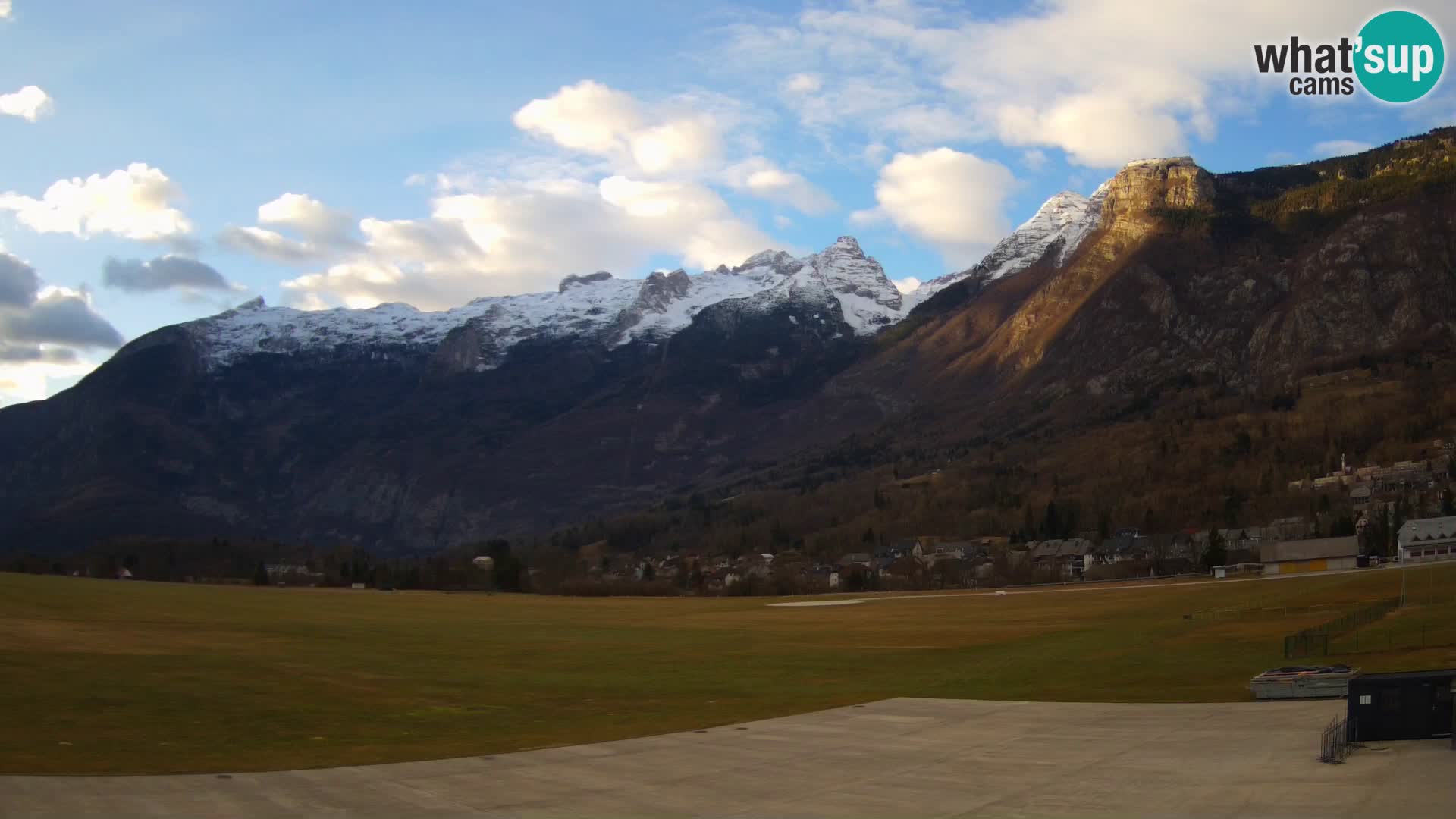 Live webcam Bovec airport – View to Kanin