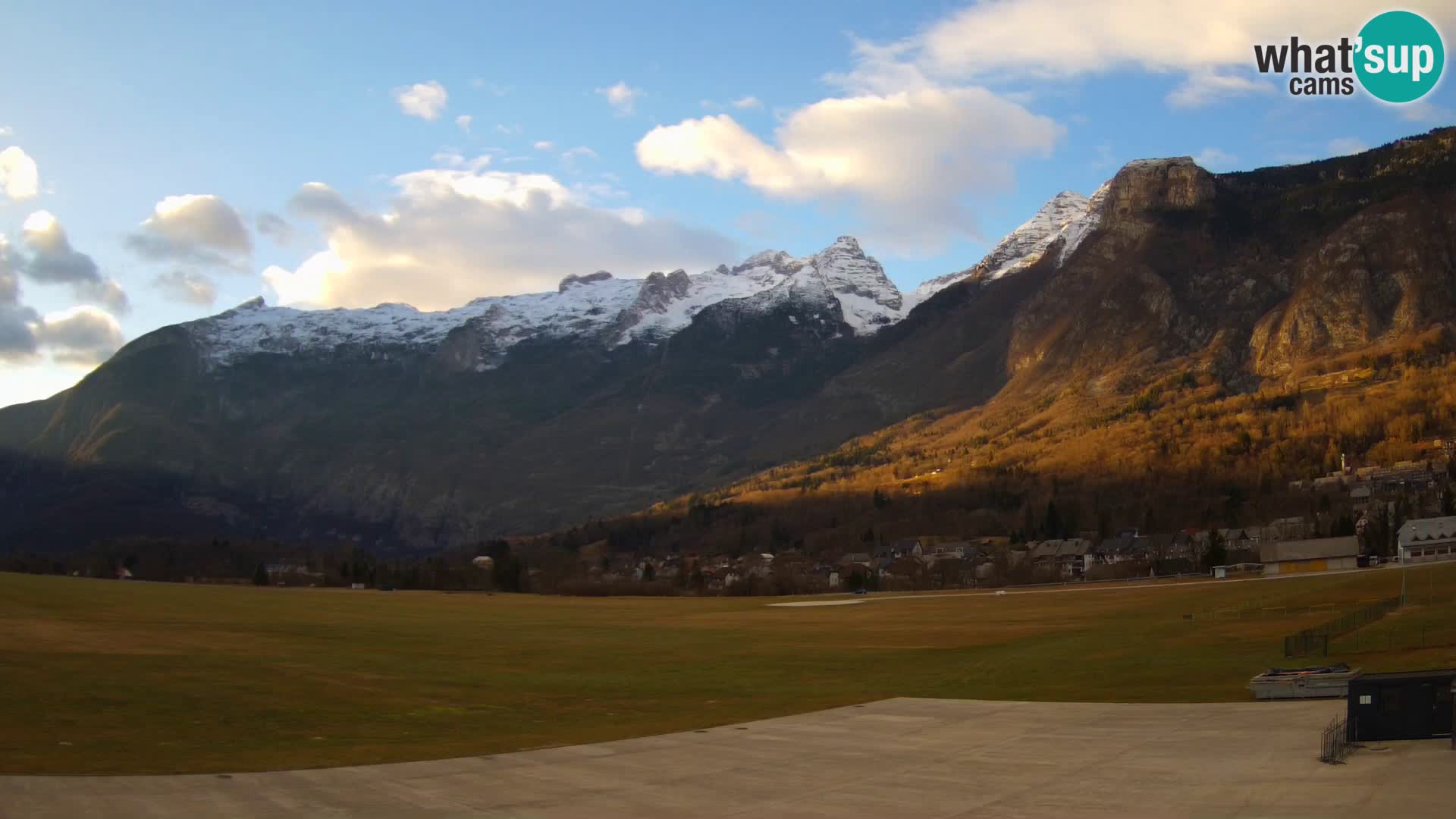 Live webcam Bovec airport – View to Kanin