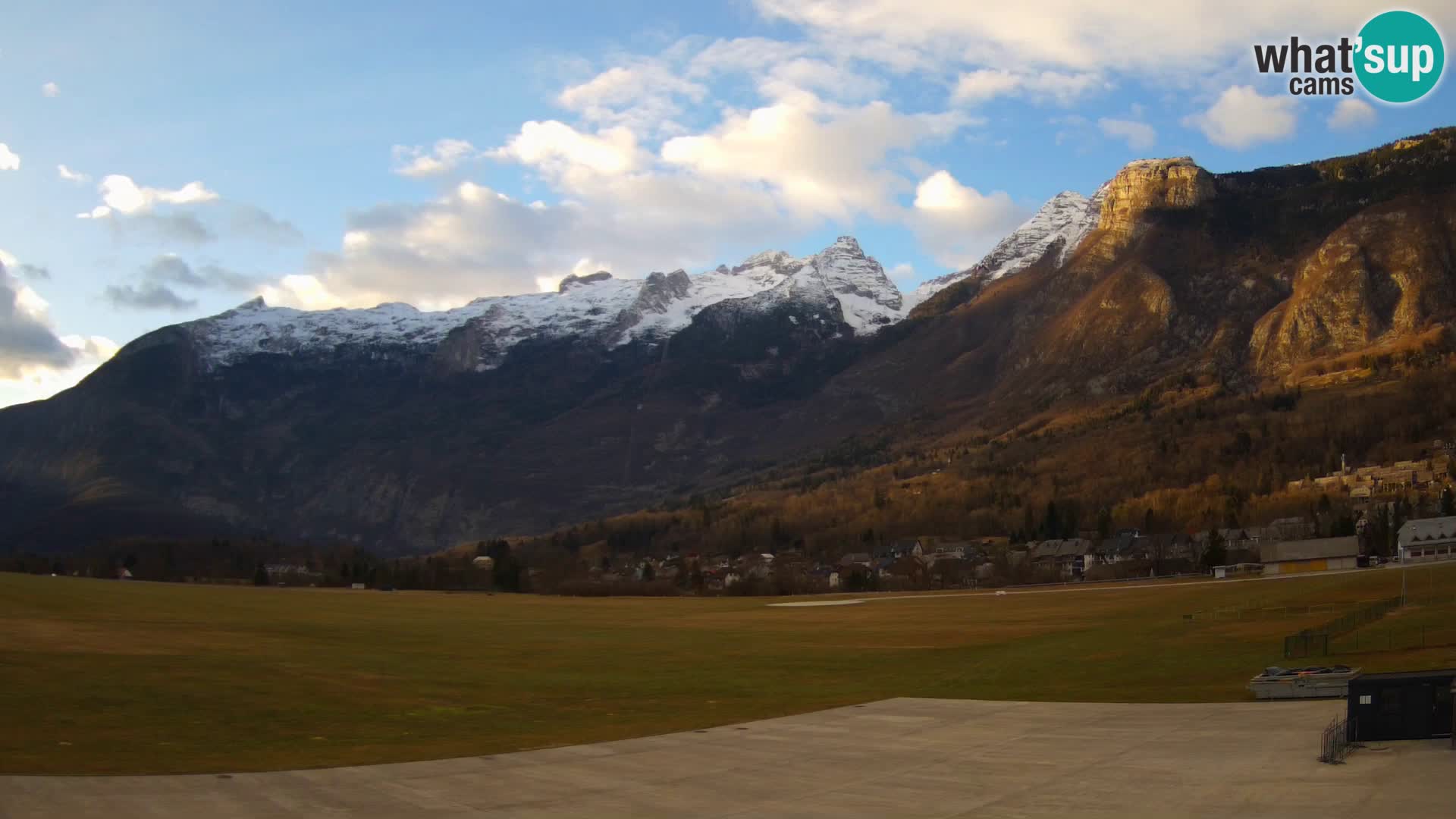 Live webcam Bovec airport – View to Kanin